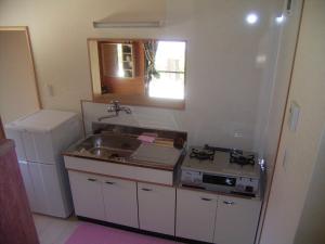 A kitchen or kitchenette at Guest House Iwato