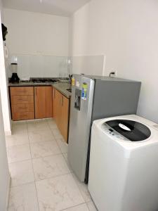 a kitchen with a refrigerator and a washing machine at Apartamento Santamore II in San Gil