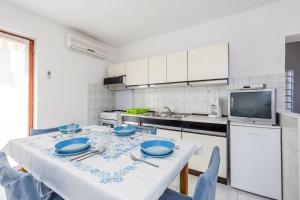 Kuchyň nebo kuchyňský kout v ubytování Apartments Nikola