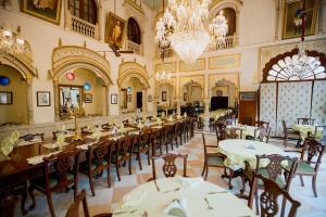 Restaurace v ubytování Alsisar Haveli - Heritage Hotel