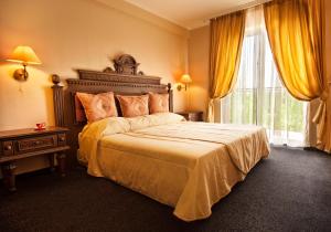 Een bed of bedden in een kamer bij Hotel Chinar