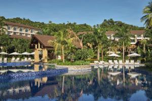 Bazén v ubytování Movenpick Resort & Spa Boracay nebo v jeho okolí
