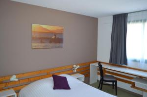 Postel nebo postele na pokoji v ubytování N'Atura Hôtel