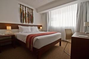 A bed or beds in a room at Tierra Viva Puno Plaza