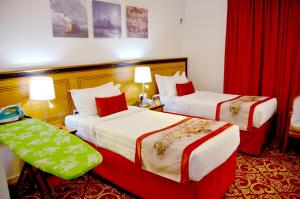Letto o letti in una camera di Amjad Al Deafah Hotel