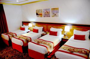 Letto o letti in una camera di Amjad Al Deafah Hotel