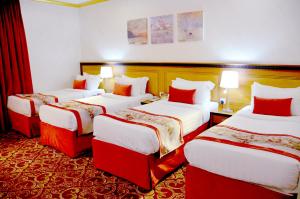 Letto o letti in una camera di Amjad Al Deafah Hotel
