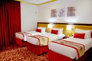 Letto o letti in una camera di Amjad Al Deafah Hotel