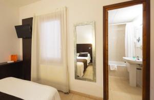 Un baño de Hotel Marfany