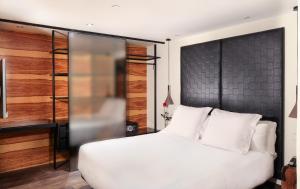 Hotel Gran Derby Suites, a Small Luxury Hotel of the World客房内的一张或多张床位