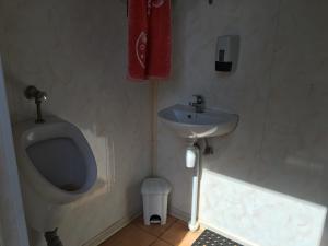 Vannituba majutusasutuses Kuru Puhkemajad