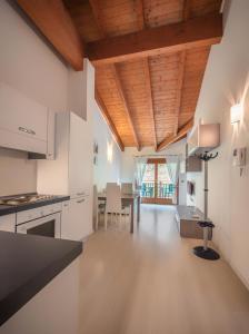 A kitchen or kitchenette at Residenza Finestra sul Parco
