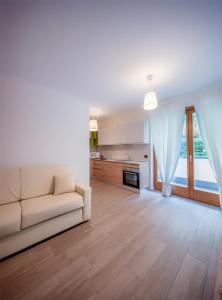 A kitchen or kitchenette at Residenza Finestra sul Parco