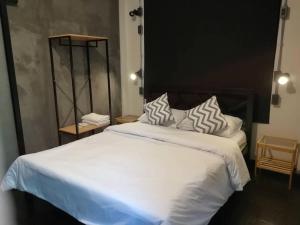 Dreamcatcher Bangkok客房内的一张或多张床位