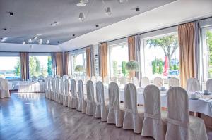 Afbeelding uit fotogalerij van Hotel Luzino in Luzino +23 foto's