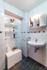 Un baño de Apartments Kira