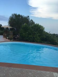 The swimming pool at or close to Villa Ludoniccò