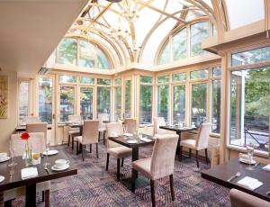 A restaurant or other place to eat at Corus Hyde Park Hotel