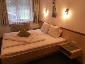 Postel nebo postele na pokoji v ubytování Haus Alpina + 37 fotografií
