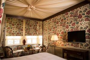 Un pat sau paturi într-o cameră la Hotel Detmolder Hof