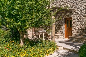 Ein Garten an der Unterkunft Mare Monte Luxury Suites