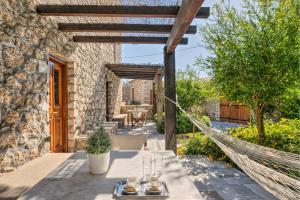 Ein Garten an der Unterkunft Mare Monte Luxury Suites