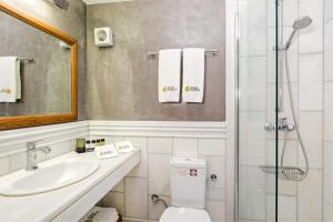 Ein Badezimmer in der Unterkunft Mare Monte Luxury Suites
