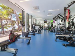 Posilňovňa alebo fitness centrum v ubytovaní Bluesun hotel Berulia