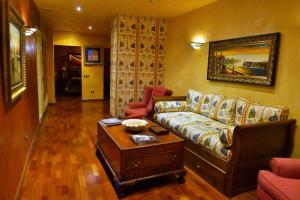 Gallery image of Plaza San Francisco luxury apt in Seville