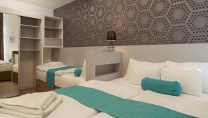 A bed or beds in a room at Hotel Mika Downtown
