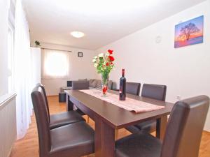 Posedenie v ubytovaní Apartments Mala Vala 1332