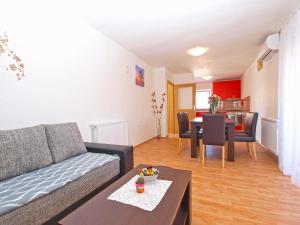 Posedenie v ubytovaní Apartments Mala Vala 1332