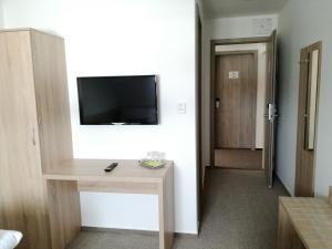 A television and/or entertainment centre at Club Apartments