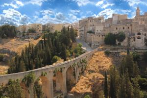 un viejo puente en la ciudad de Jerusalén en My Home, en Gravina in Puglia