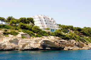 Gallery image of Globales Apartamentos Cala Viñas ONLY ADULTS 16 in Cala Vinyes