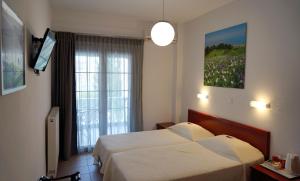 Olympus Hotel Villa Drosos tesisinde bir odada yatak veya yataklar