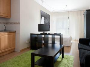 Telewizja i/lub zestaw kina domowego w obiekcie Apartamentos TH La Florida