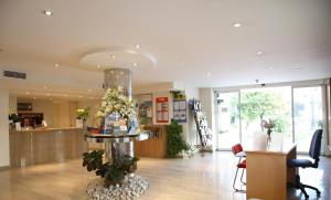 The lobby or reception area at Puerto Azul Marbella Még 37 kép