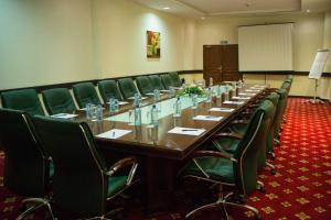 Der Geschäftsbereich oder Konferenzraum in der Unterkunft The Panari Hotel - Near Jomo Kenyatta International Airport