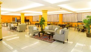 Ein Sitzbereich in der Unterkunft The Panari Hotel - Near Jomo Kenyatta International Airport