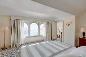 Postel nebo postele na pokoji v ubytování Caruso, A Belmond Hotel, Amalfi Coast
