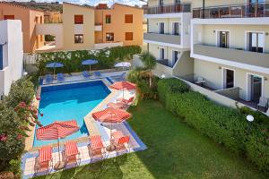 Bazén v ubytování Panormo Beach Hotel nebo v jeho okolí