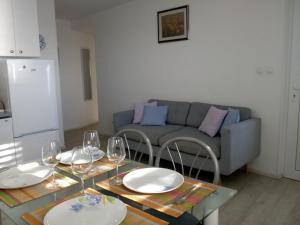 Ein Sitzbereich in der Unterkunft Apartments & Room Paula