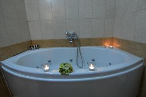 A bathroom at XENIOS ZEYS (ΞΕΝΙΟΣ ΖΕΥΣ)