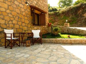 A garden outside XENIOS ZEYS (ΞΕΝΙΟΣ ΖΕΥΣ)