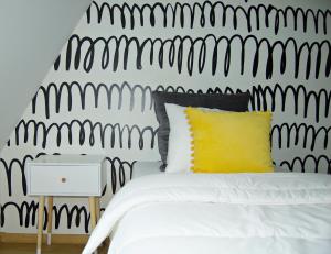 Cama ou camas em um quarto em ApartHostel Warszawa