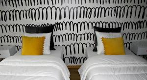 Cama ou camas em um quarto em ApartHostel Warszawa