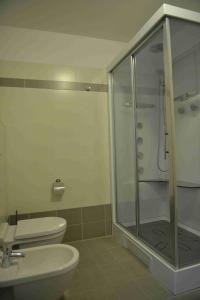a bathroom with a glass shower and a toilet at Residence Boschetti in Manerba del Garda
