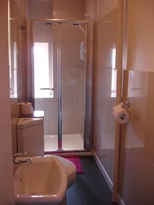 A bathroom at Crabble Hill House 