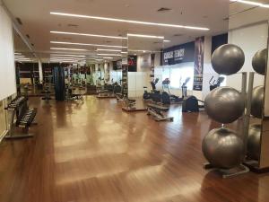 Fitness centrum a/nebo fitness zařízení v ubytování Tanglin Mansion Apartment - Pakuwon Mall